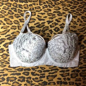 32DD Victoria Secret Bra